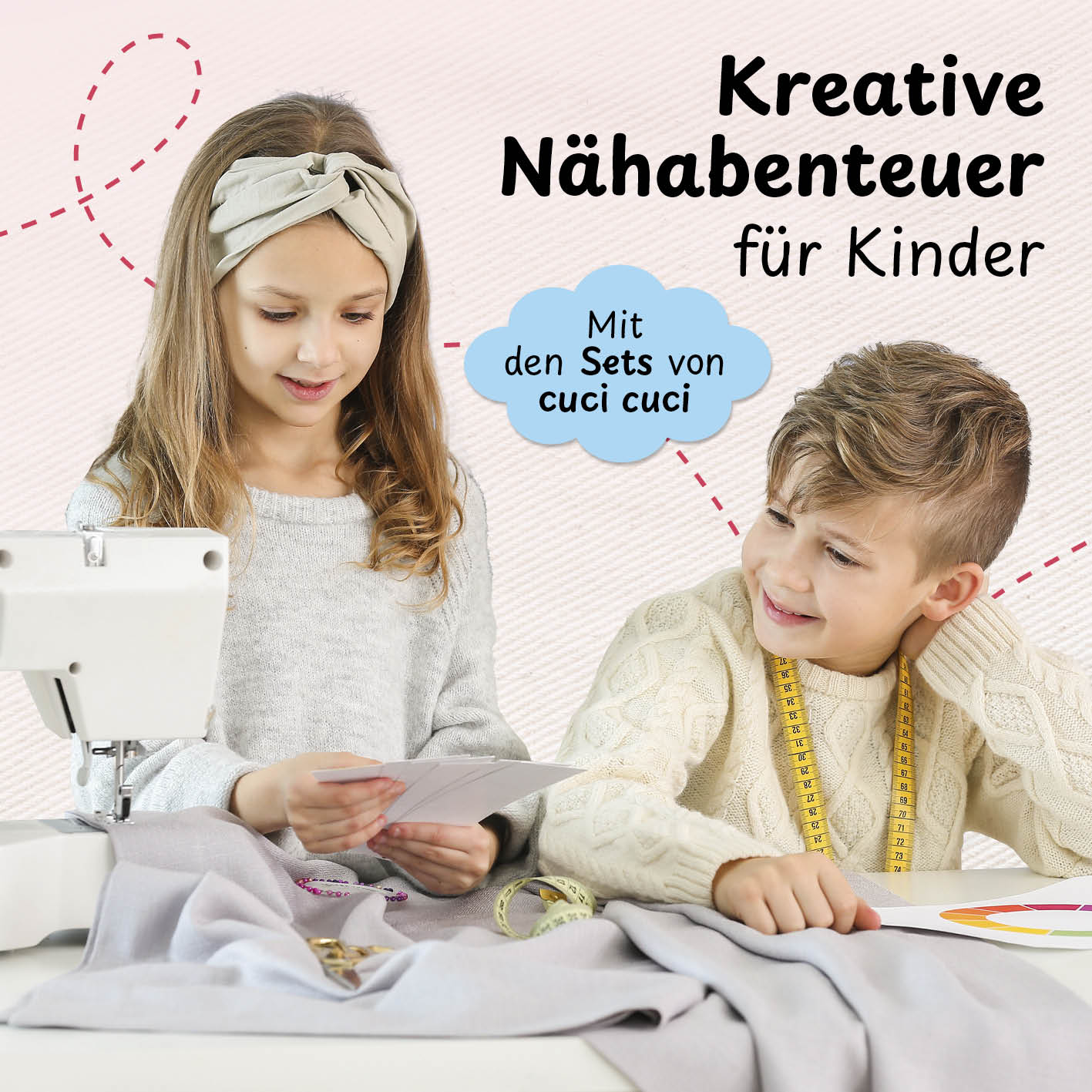 Kinder nähen fröhlich zusammen.