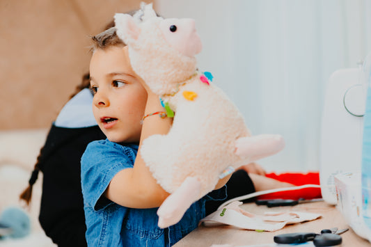 Kindernähmaschine im Kombipaket mit Näh-Baukasten Alpaka Anton